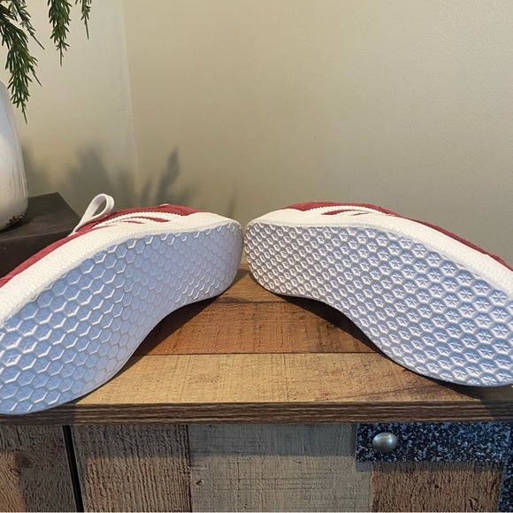 NWOB Adidas Gazelle Sneakers - Picture 5 of 6
